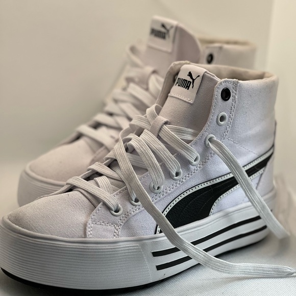 New with tags Puma Hightops US Youth Sise 4 Women’s 5.5 - Picture 1 of 6